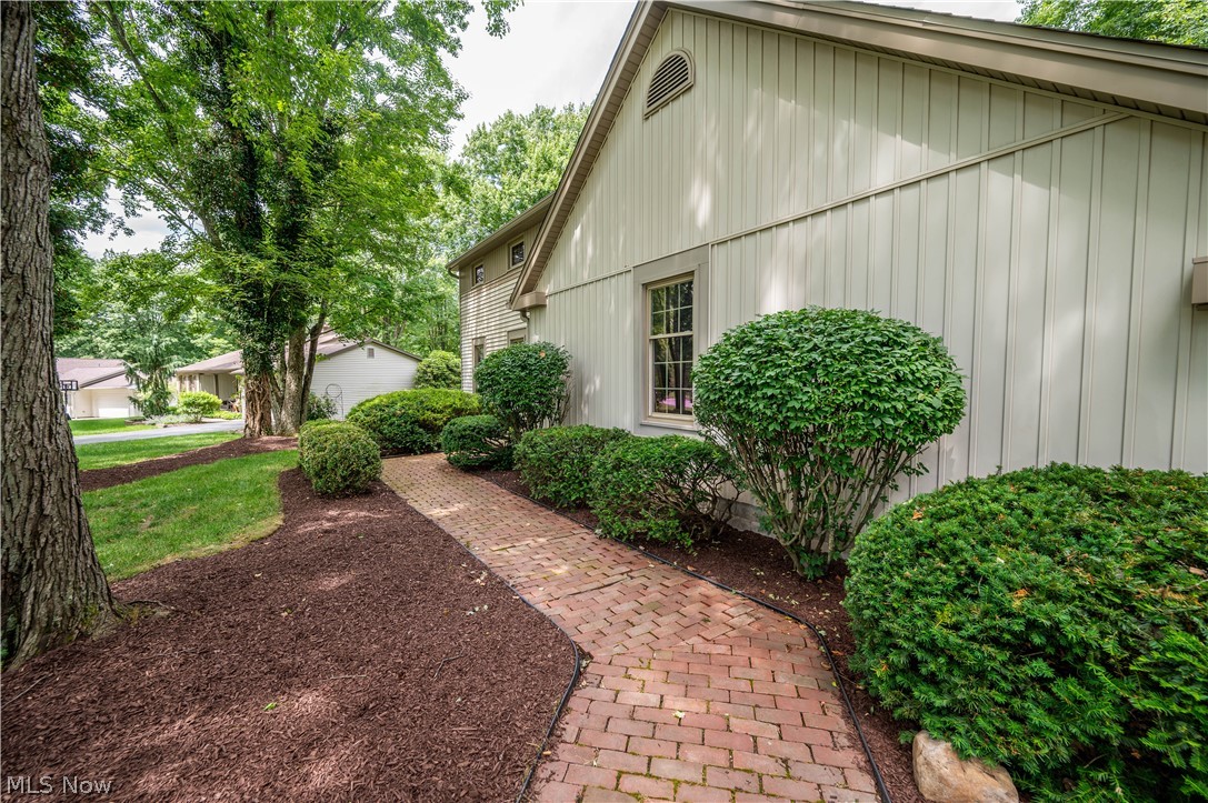 548 Squirrel Hill Drive Youngstown OH 44512