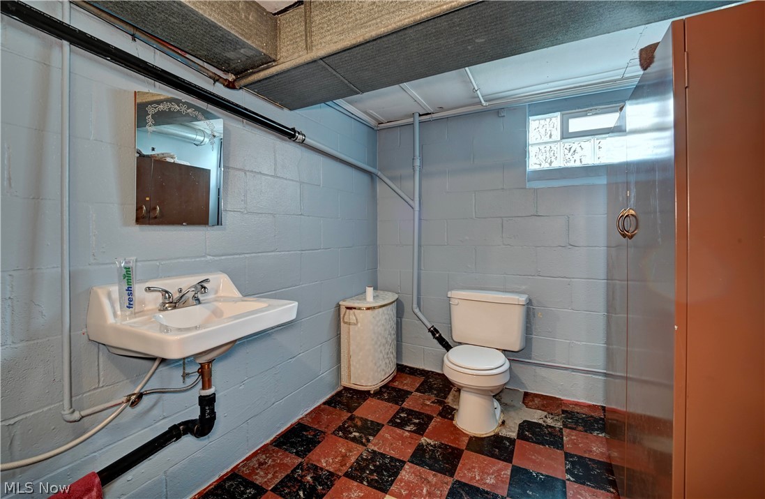 336 High Street SW Sugarcreek OH 44681