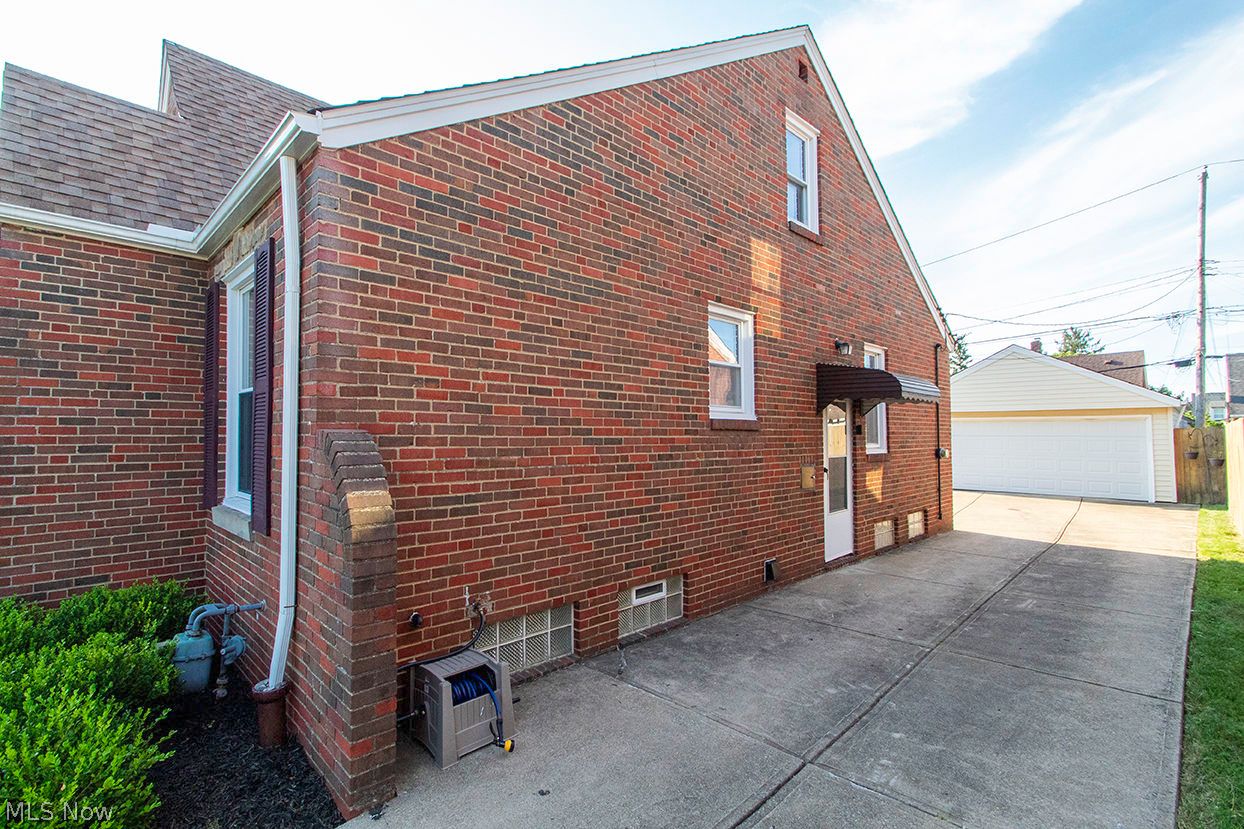 8320 Whitehaven Drive Parma OH 44129