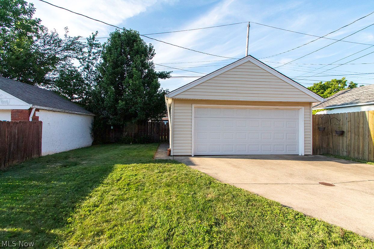 8320 Whitehaven Drive Parma OH 44129