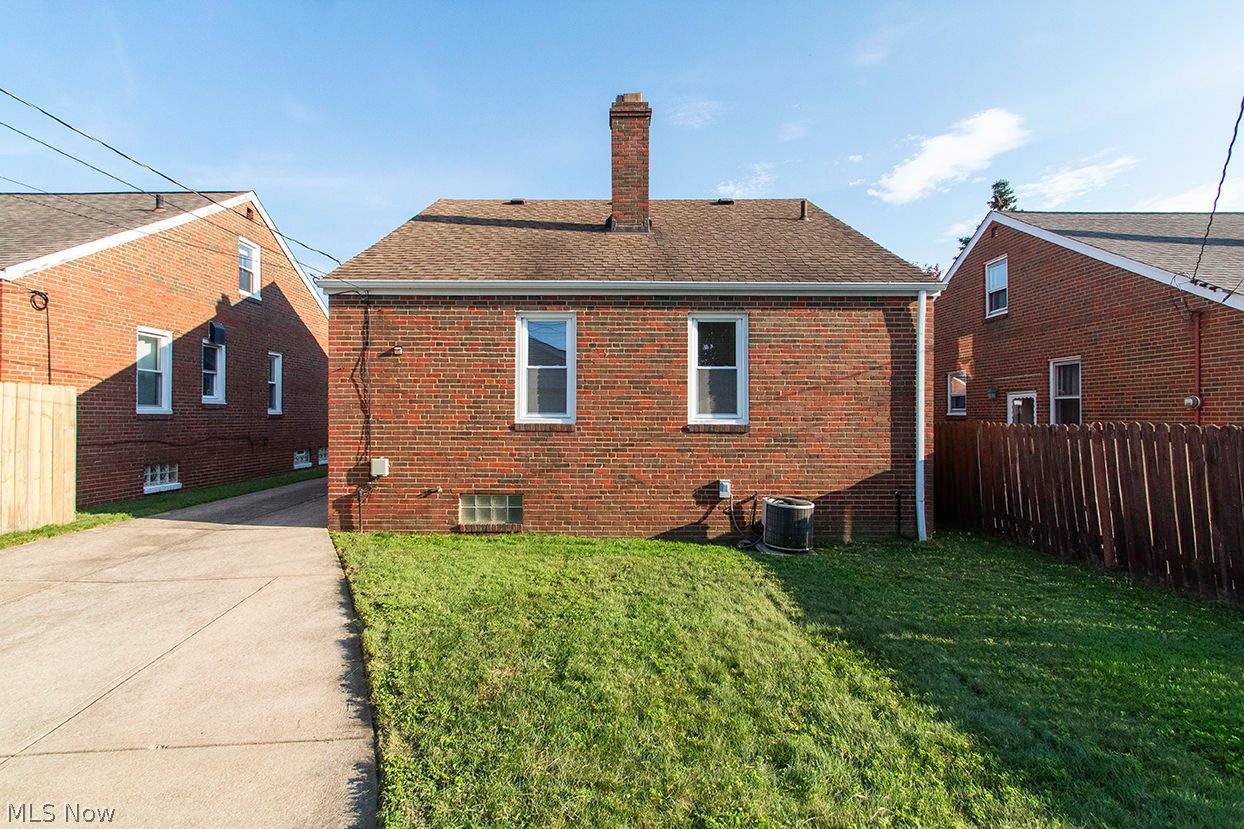 8320 Whitehaven Drive Parma OH 44129