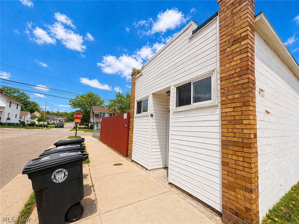 2042 13th Street SW Akron OH 44314