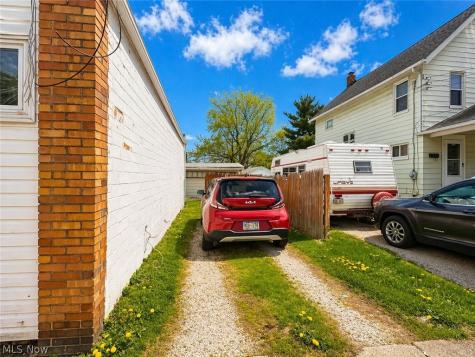 2042 13th Street SW Akron OH 44314