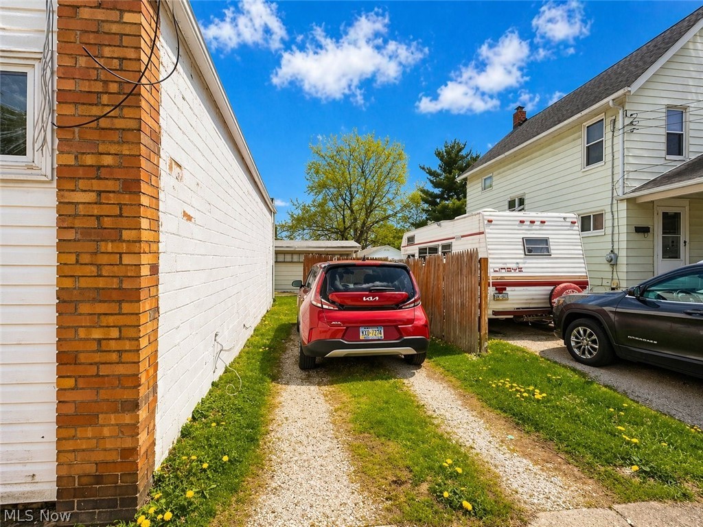2042 13th Street SW Akron OH 44314