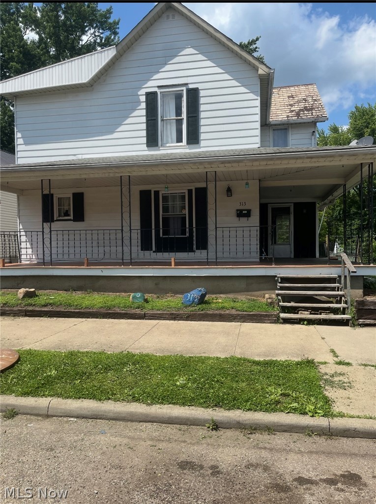 313 W 3rd Street Uhrichsville OH 44683