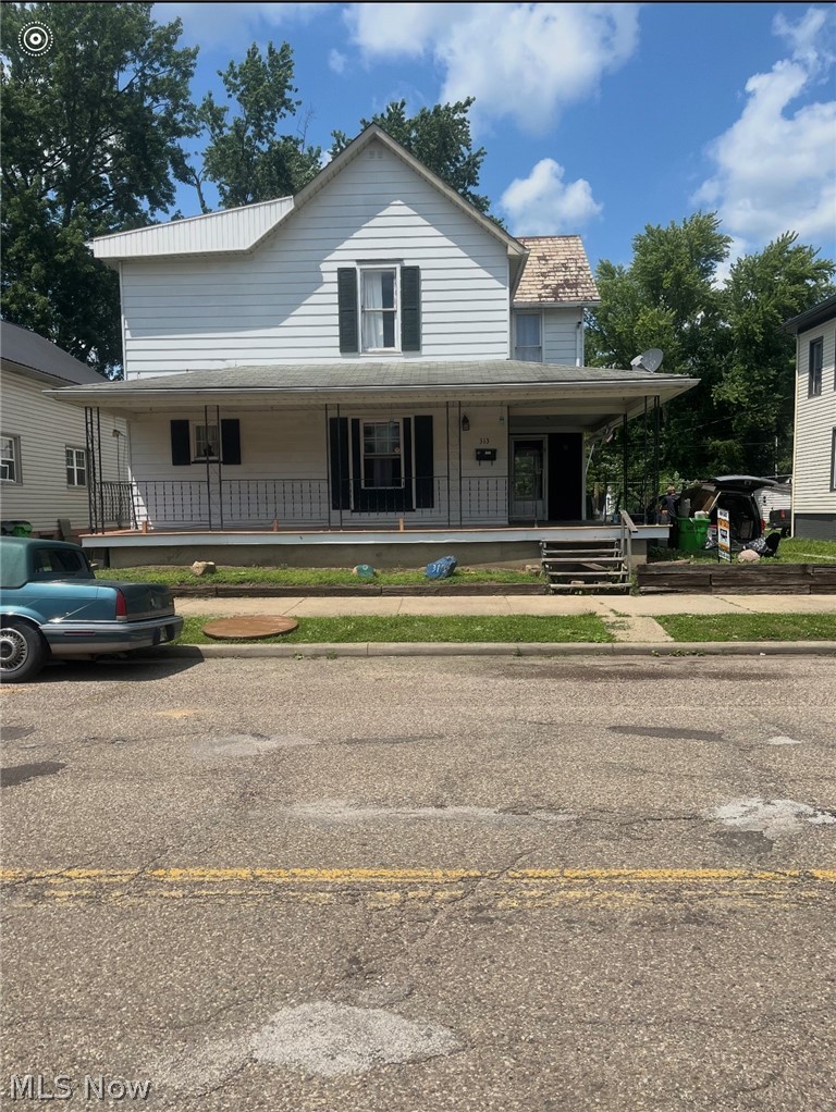 313 W 3rd Street Uhrichsville OH 44683