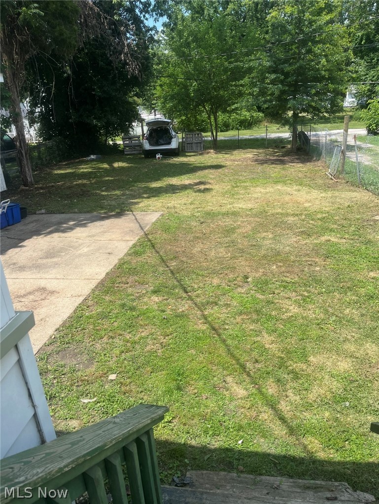 313 W 3rd Street Uhrichsville OH 44683