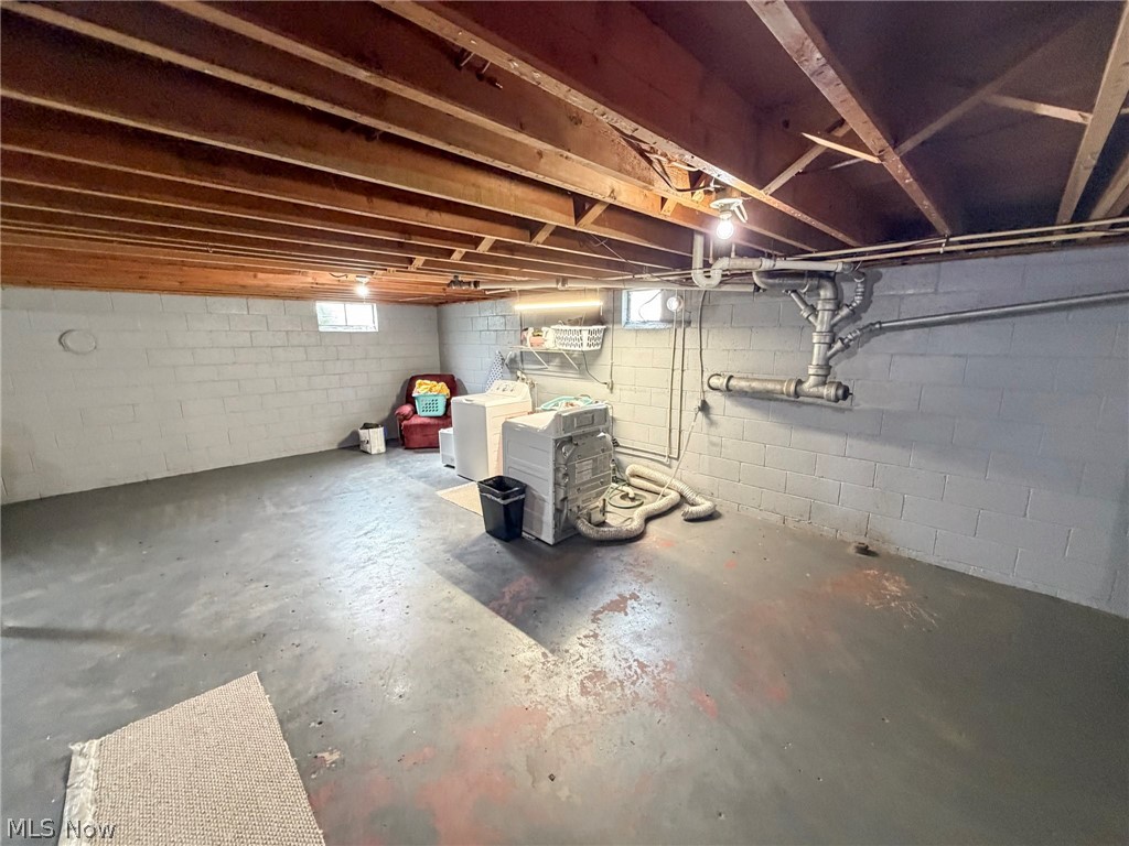 568 12th Street NW Carrollton OH 44615