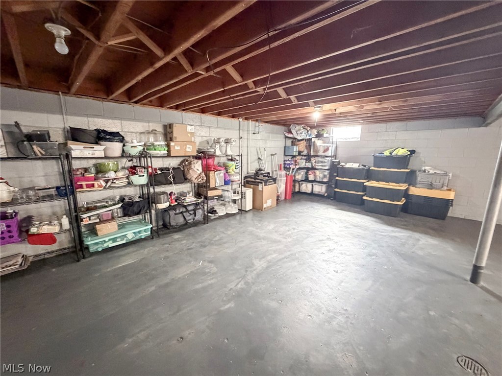 568 12th Street NW Carrollton OH 44615