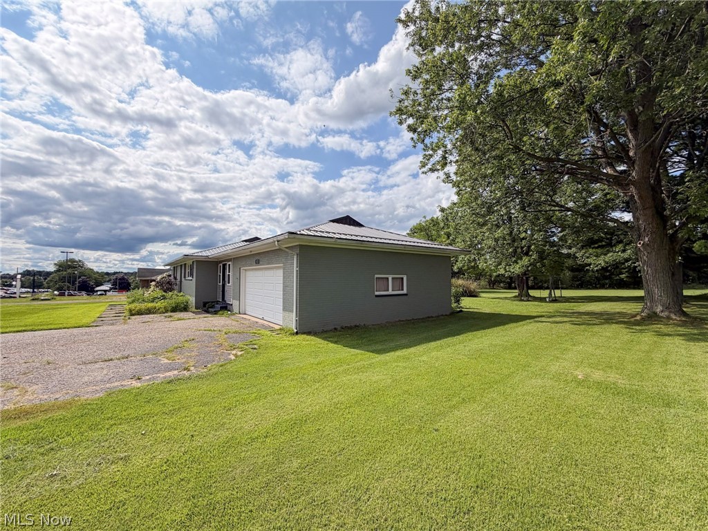 568 12th Street NW Carrollton OH 44615