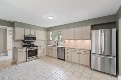 16002 Wedgewood Lane Strongsville OH 44149