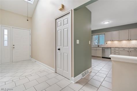 16002 Wedgewood Lane Strongsville OH 44149