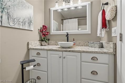 38585 N Bay Drive Willoughby OH 44094