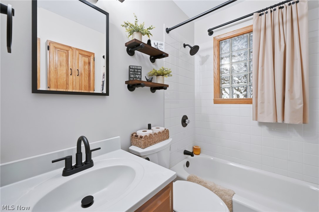 139 Fox Street Hubbard OH 44425