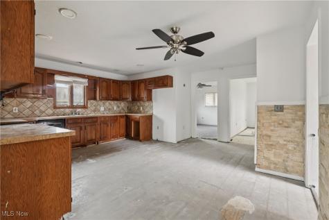 492 E Hopocan Avenue Barberton OH 44203