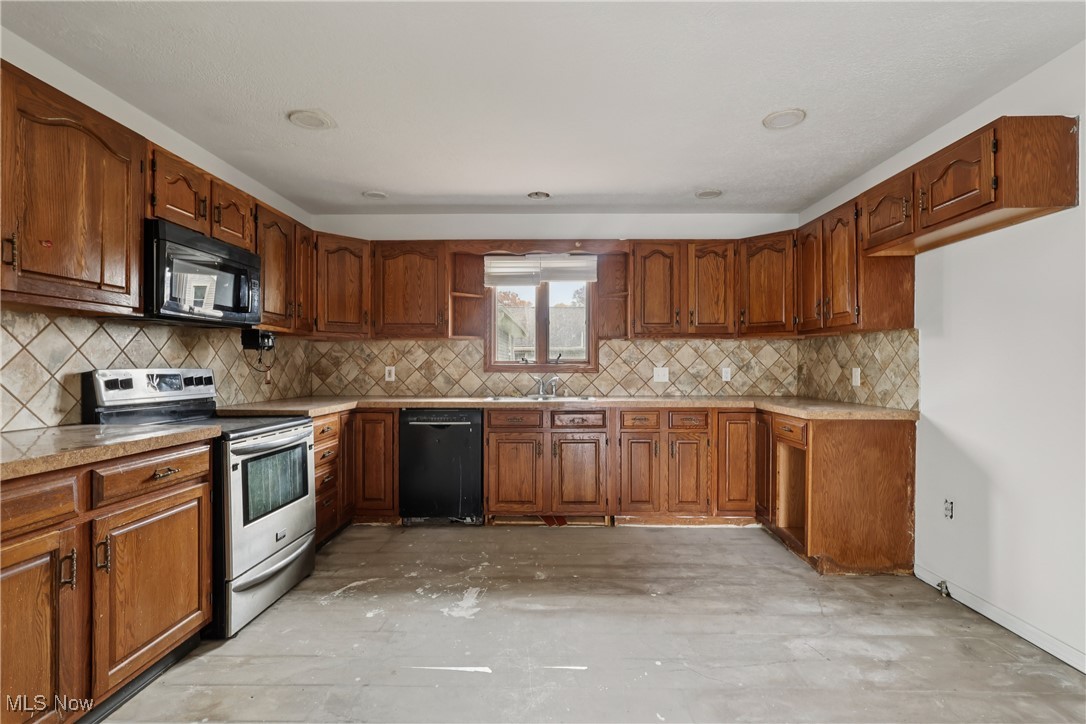 492 E Hopocan Avenue Barberton OH 44203