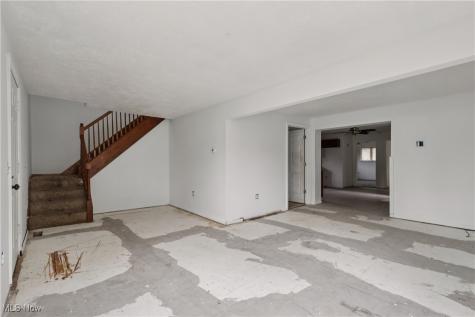 492 E Hopocan Avenue Barberton OH 44203