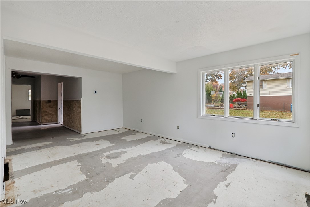 492 E Hopocan Avenue Barberton OH 44203