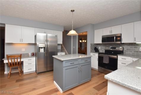 6701 Bretton Ridge Drive North Olmsted OH 44070