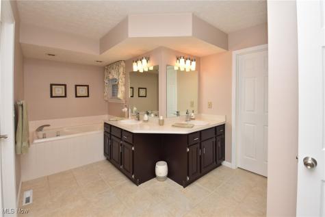 6701 Bretton Ridge Drive North Olmsted OH 44070
