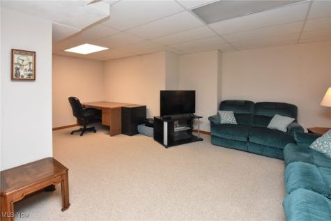 6701 Bretton Ridge Drive North Olmsted OH 44070