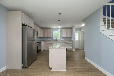 746 E Highland Avenue Ravenna OH 44266