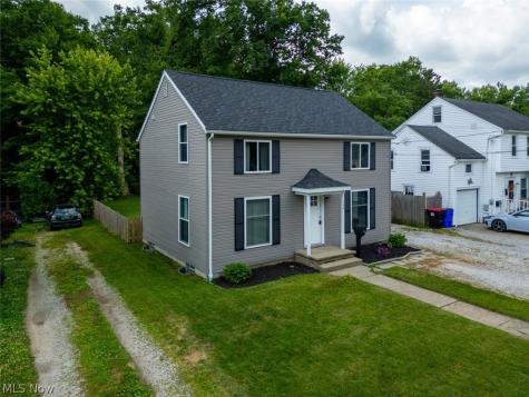 746 E Highland Avenue Ravenna OH 44266