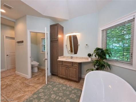 8487 Center Street Mentor OH 44060