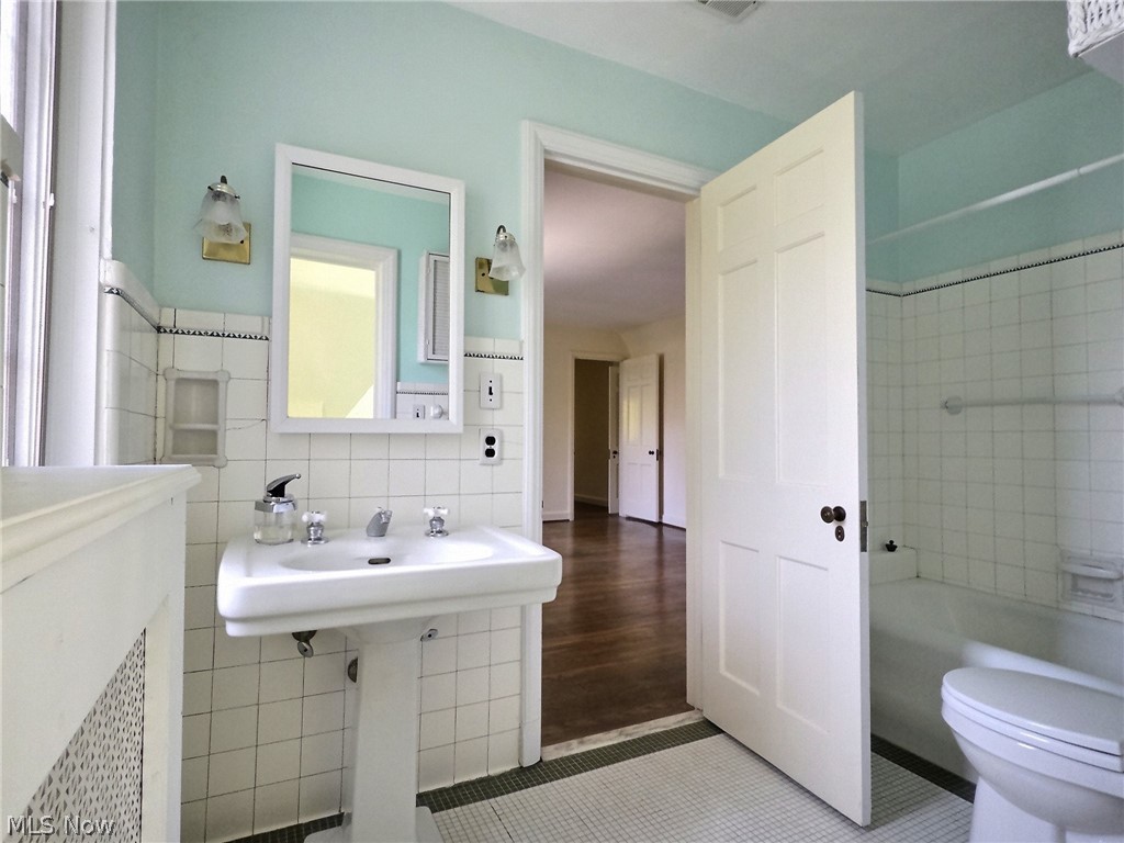 19001 Shelburne Road Shaker Heights OH 44118