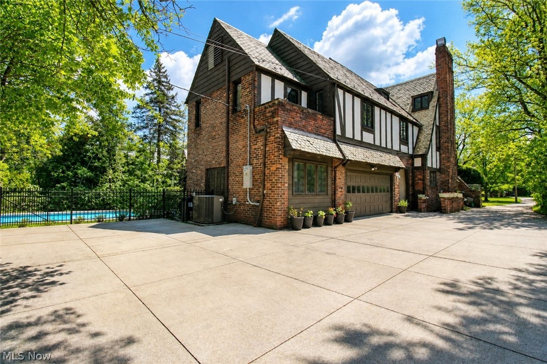 19001 Shelburne Road Shaker Heights OH 44118