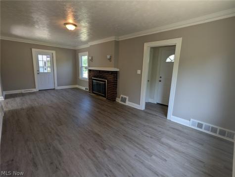 362 E 214th Street Euclid OH 44123