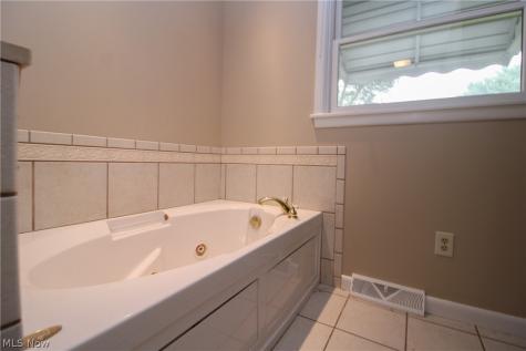 2985 Heatherbrae Drive Youngstown OH 44514