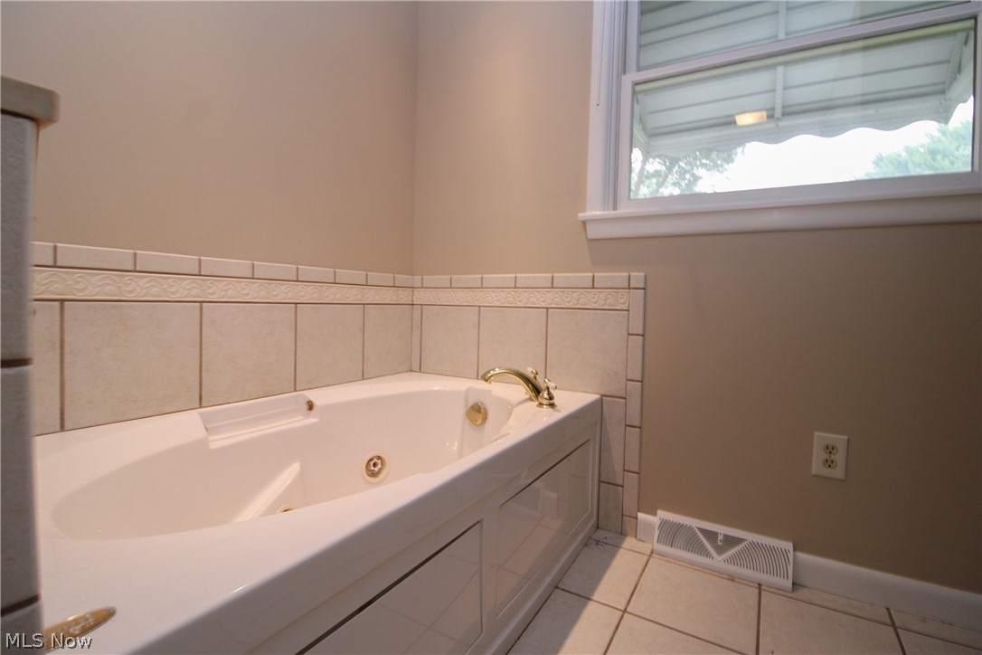 2985 Heatherbrae Drive Youngstown OH 44514