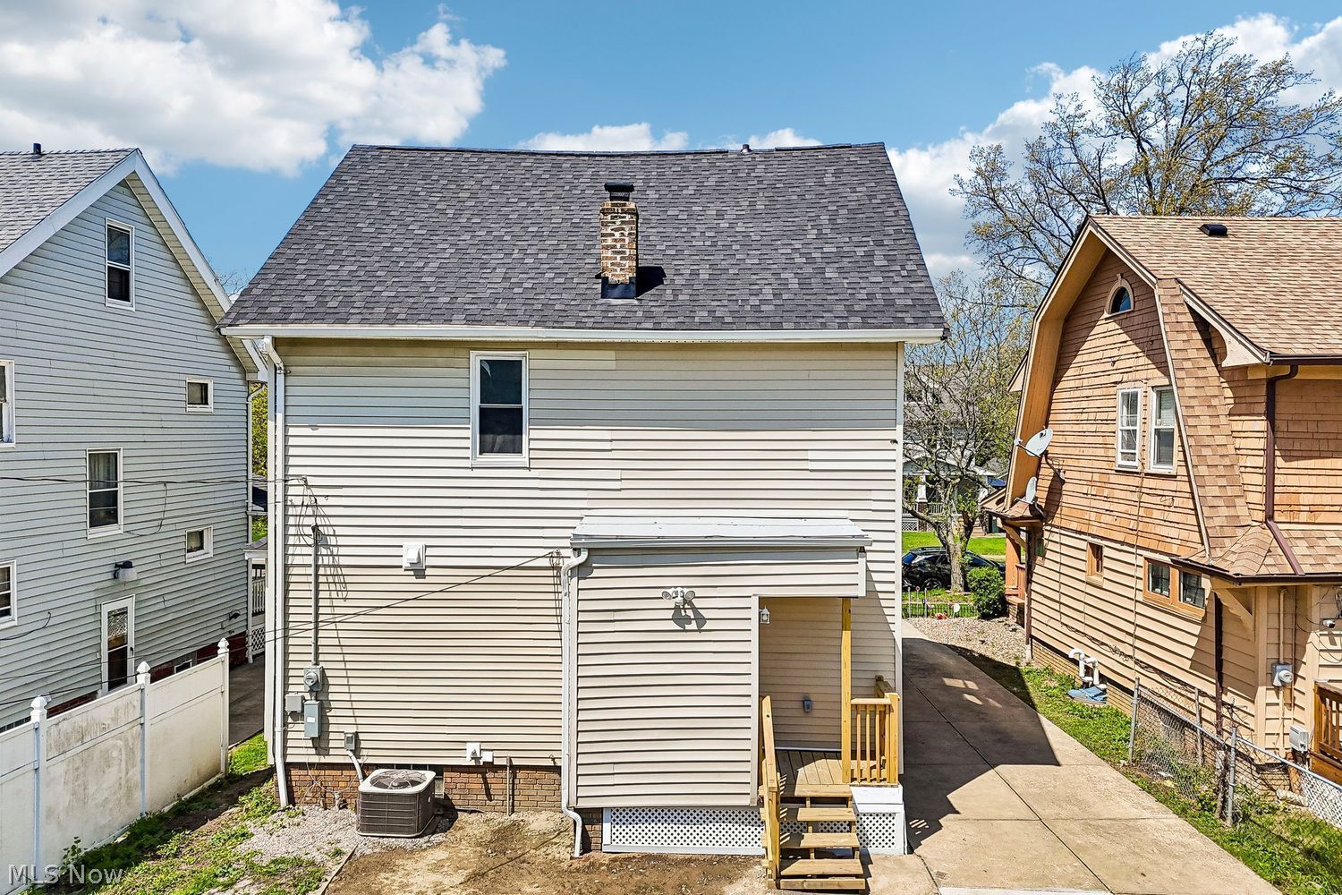 1045 Nela View Road Cleveland Heights OH 44112