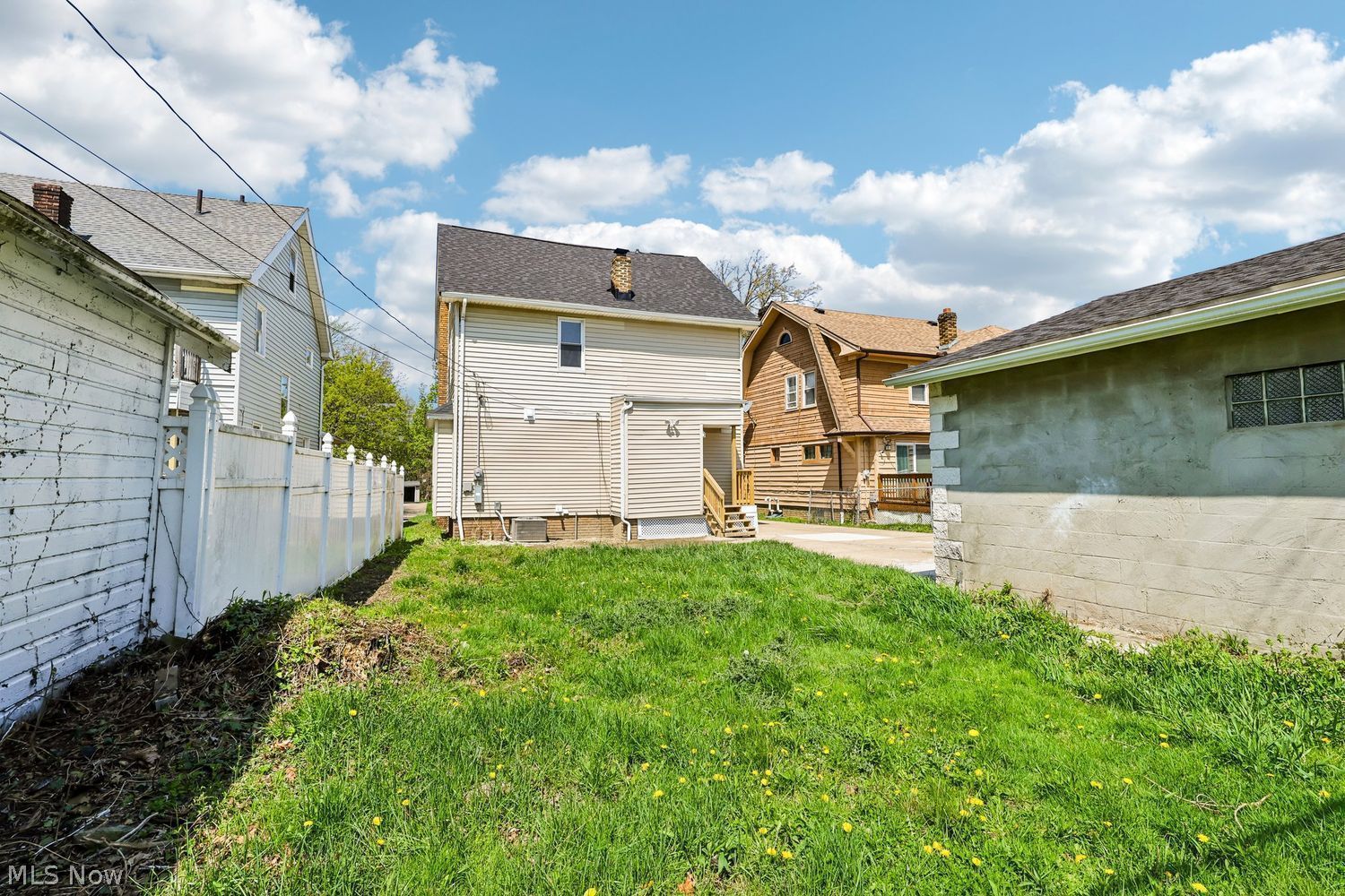 1045 Nela View Road Cleveland Heights OH 44112