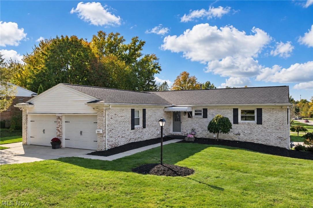 907 Lindy Lane Avenue SW North Canton OH 44720