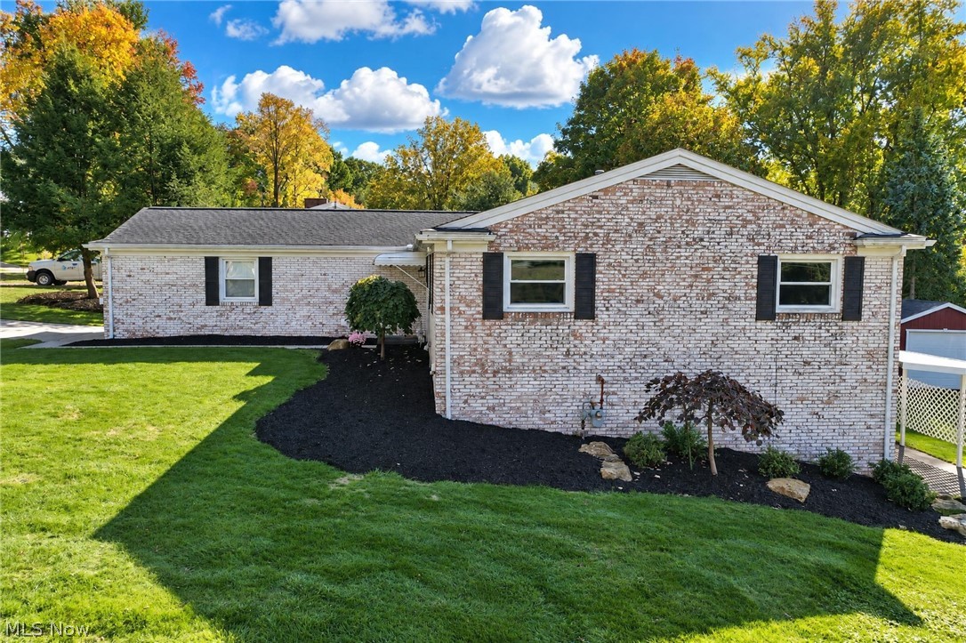 907 Lindy Lane Avenue SW North Canton OH 44720