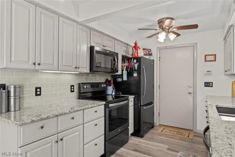 907 Lindy Lane Avenue SW North Canton OH 44720