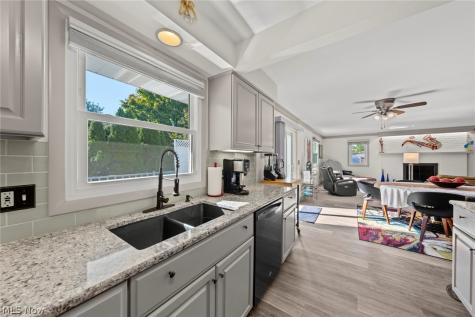 907 Lindy Lane Avenue SW North Canton OH 44720