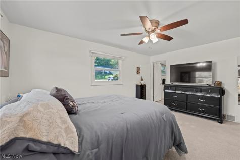 907 Lindy Lane Avenue SW North Canton OH 44720
