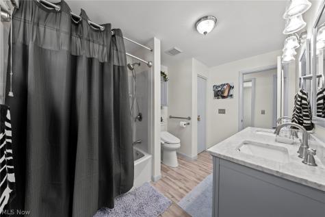 907 Lindy Lane Avenue SW North Canton OH 44720