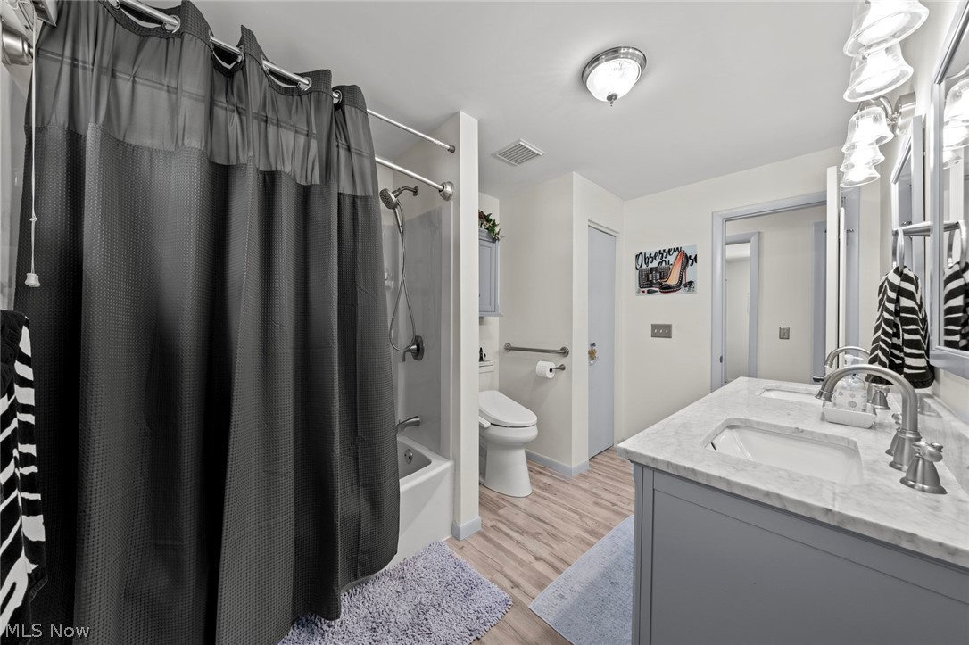 907 Lindy Lane Avenue SW North Canton OH 44720