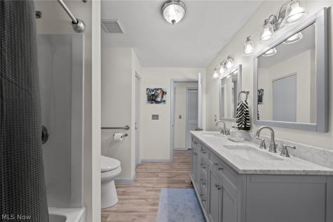 907 Lindy Lane Avenue SW North Canton OH 44720