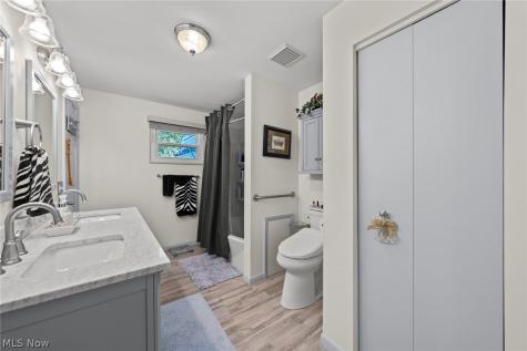 907 Lindy Lane Avenue SW North Canton OH 44720