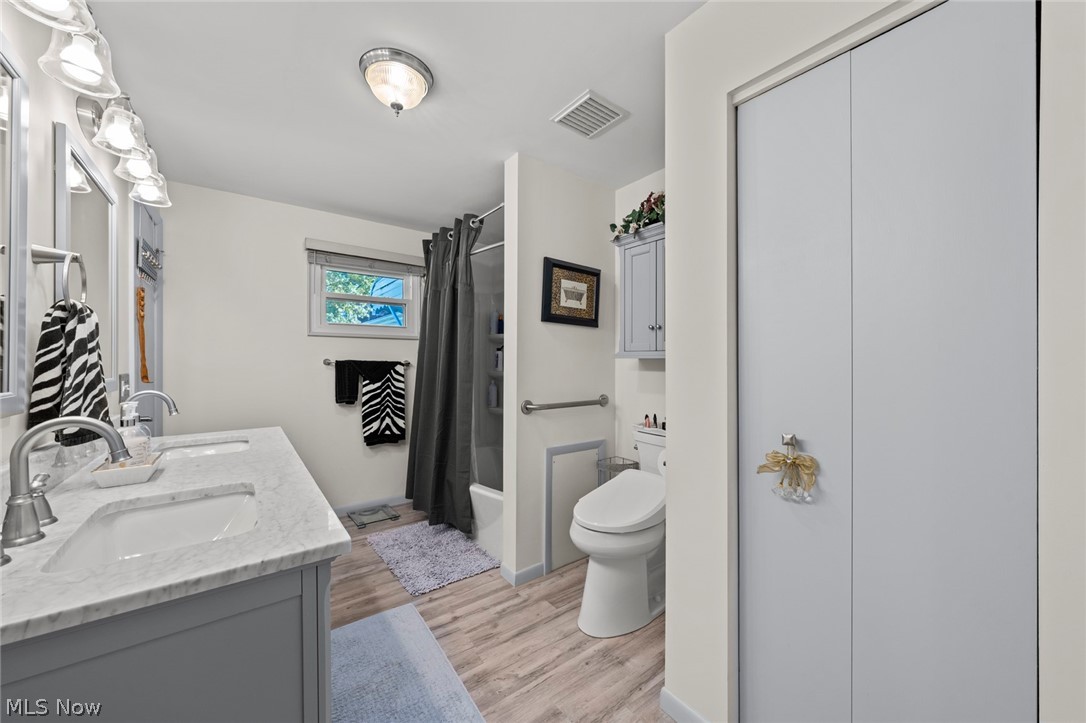 907 Lindy Lane Avenue SW North Canton OH 44720