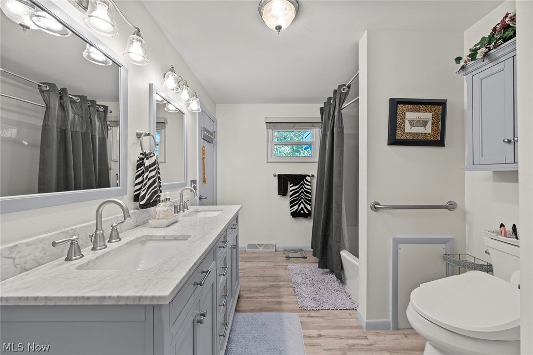 907 Lindy Lane Avenue SW North Canton OH 44720
