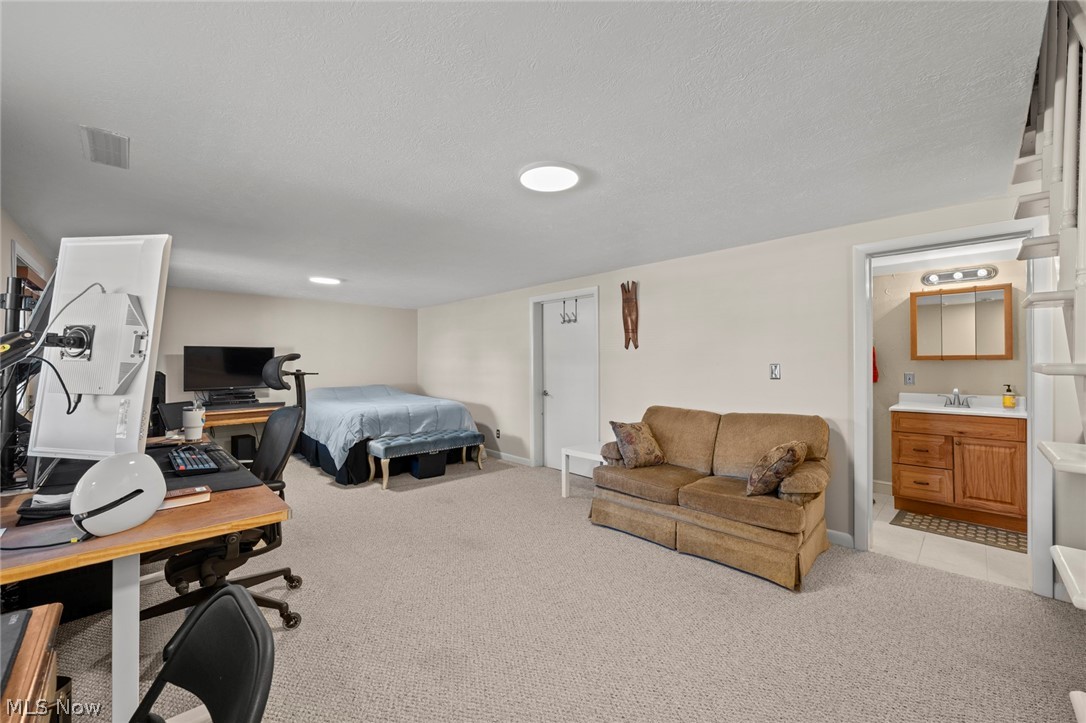 907 Lindy Lane Avenue SW North Canton OH 44720