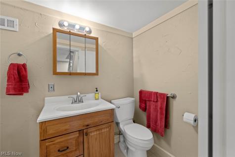 907 Lindy Lane Avenue SW North Canton OH 44720