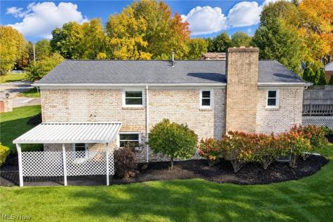 907 Lindy Lane Avenue SW North Canton OH 44720