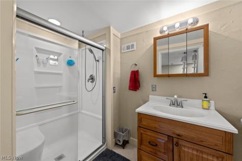 907 Lindy Lane Avenue SW North Canton OH 44720